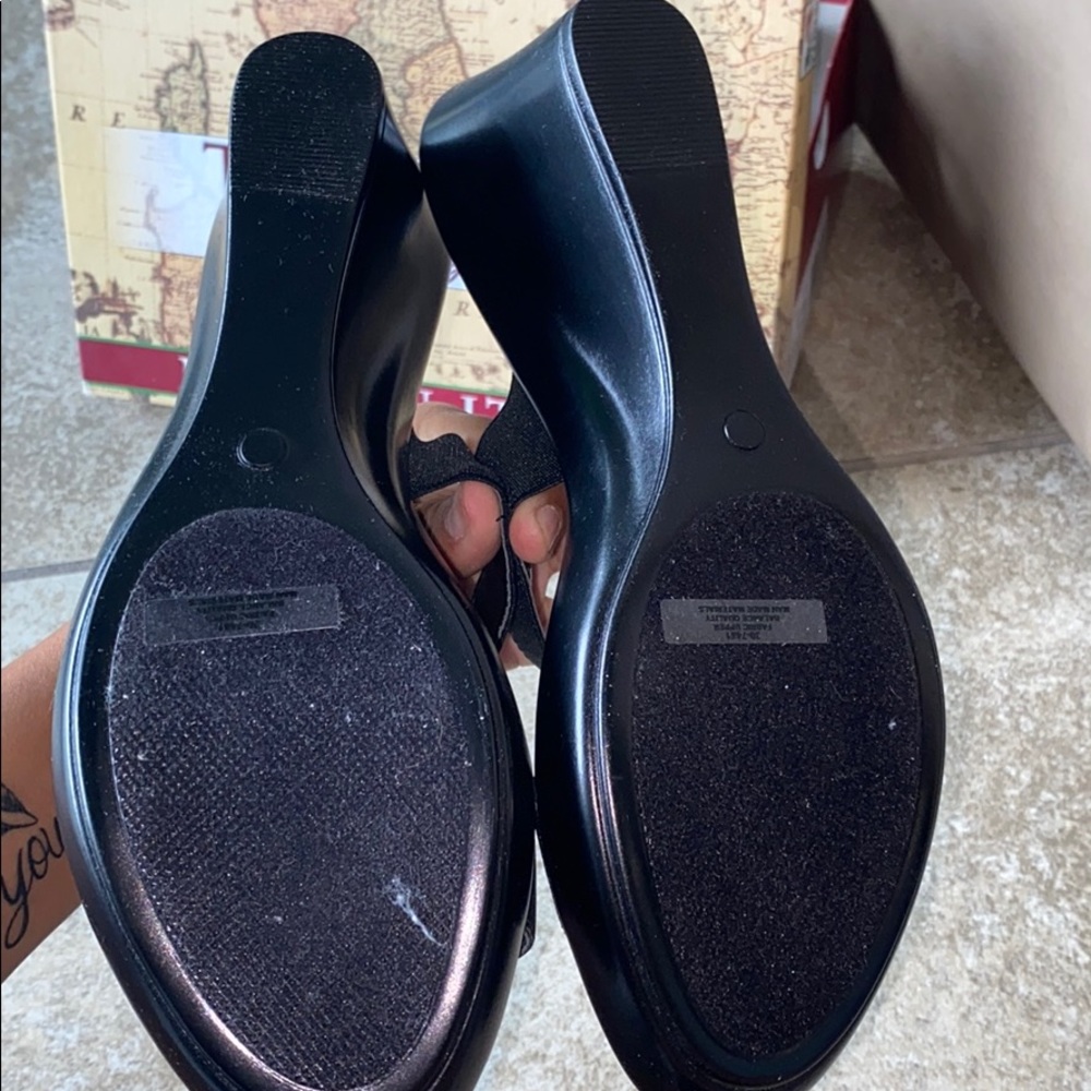 Sandals - Picture 5 of 6